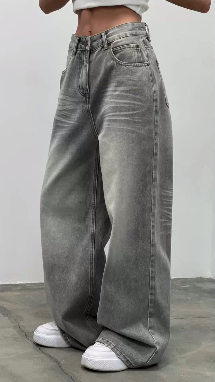 “Baggy” grey jeans